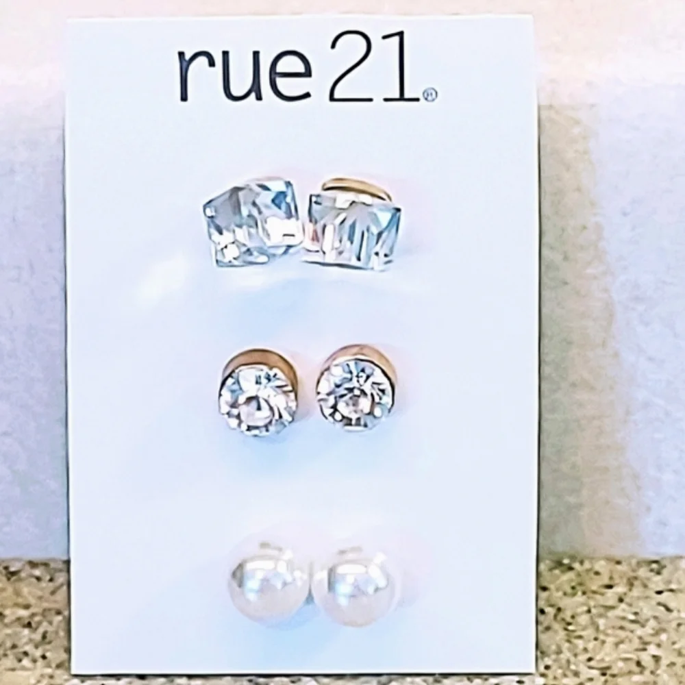 RUE 21 THREE PAIR SPARKLING CLASSIC GLASS & FAUX PEARL STUD EARRINGS - Picture 1 of 4